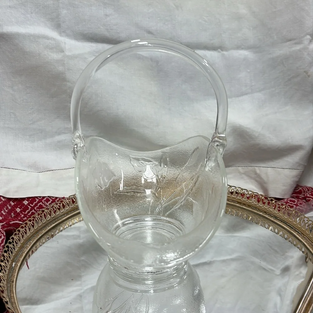 Vintage L.E Smith Oval Textured Glass Basket With Calla Lilys 8